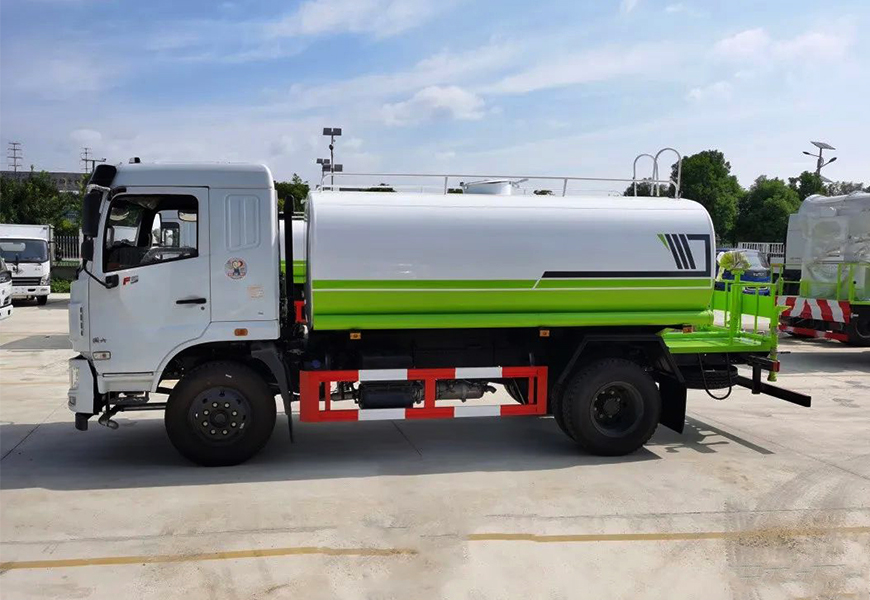 啟東呂四灑水車出租，行駛無(wú)憂，讓您的工程更加便捷！
