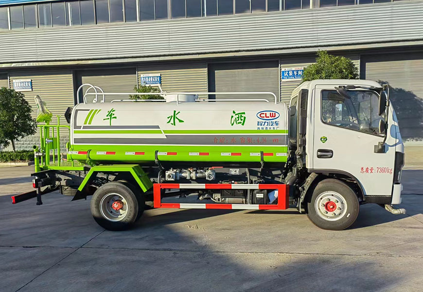 伊春凱力牌灑水車——高效能的清潔利器
