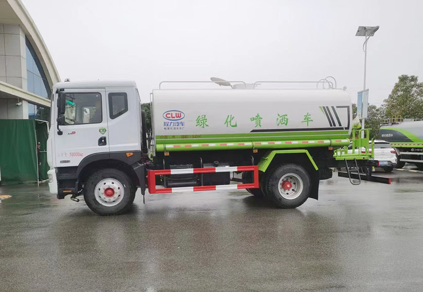 如何選擇高效的安陽馬路灑水車租賃服務(wù)
