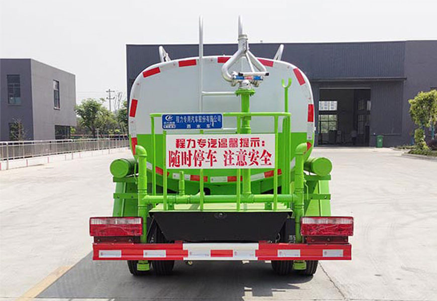 一汽牌灑水車：持續(xù)為城市美好助力
