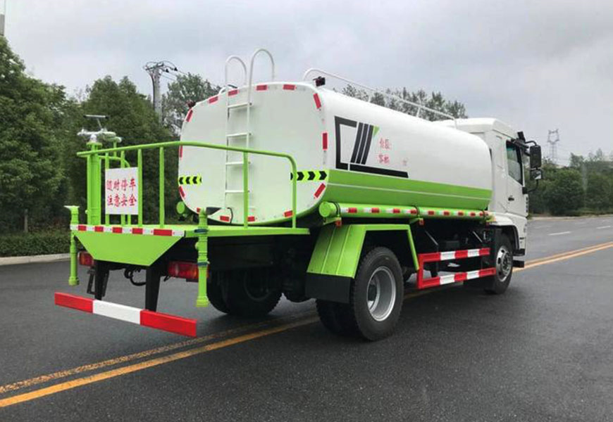 程力后八輪20噸灑水車：讓城市更美好
