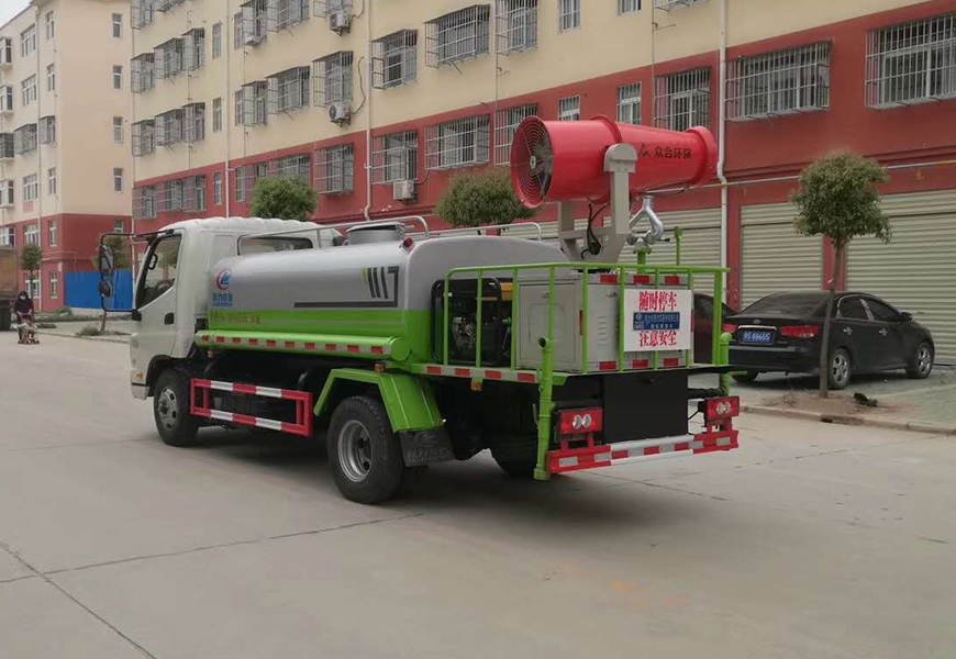 天津江鈴灑水車公司
