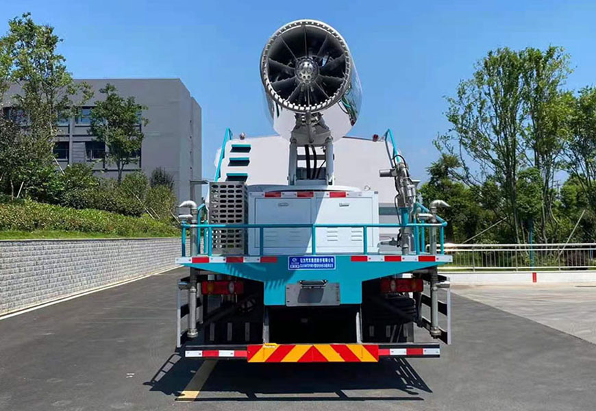 廣西程力：專業(yè)生產(chǎn)12立方霧炮灑水車的領(lǐng)先企業(yè)
