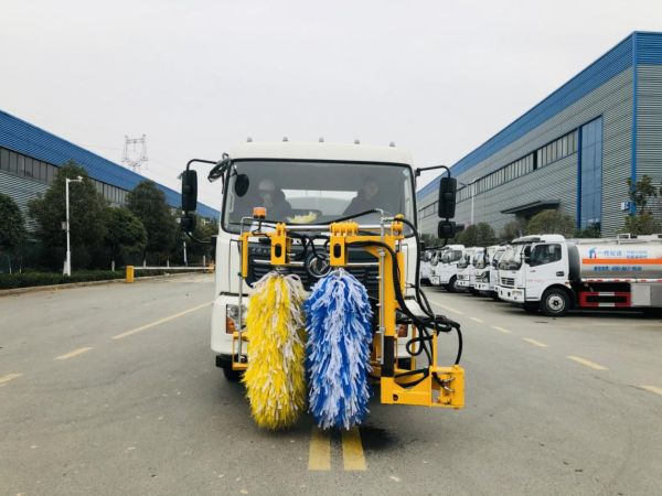 安順灑水車價格——程力告訴你
