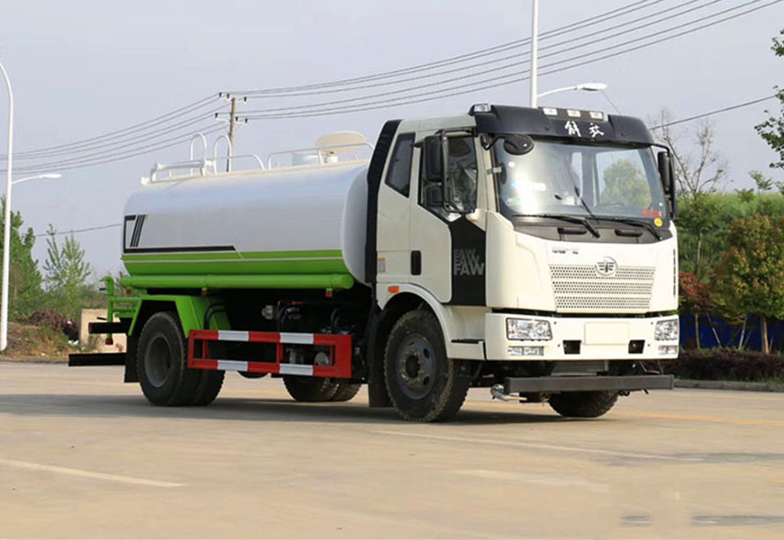 程力多功能灑水車——打造道路清潔新標(biāo)準(zhǔn)
